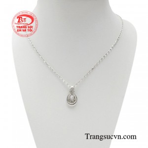 Bộ dây chuyền thu hút mang đến vẻ đẹp sang trọng và kiêu sa cho bất kỳ người phụ nữ nào.