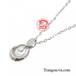 Chính vì biết được bí mật này, nhiều phụ nữ đã đầu tư cho mình món trang sức tạo sức hút cho riêng mình.