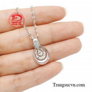 Phụ nữ luôn cần xinh đẹp, yêu thương trau chuốt cho bản thân thì mới có được sự trân trọng từ người khác.