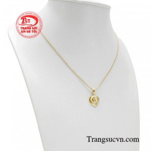 Điểm nổi bật ở chi tiết thiết kế dễ phối đồ, không kén da nhưng vẫn giúp các chủ nhân toát lên cá tính riêng biệt.