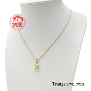 Bộ dây chuyền vàng tây thanh tú tô điểm thêm nét đẹp quyến rũ, cá tính và thanh lịch cho người dùng.