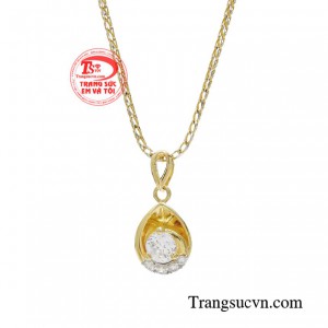 Đây được xem là sự lựa chọn phù hợp cho chị em phái đẹp tôn lên nét thanh tú, dịu dàng khi diện cùng những bộ cánh yêu kiều, thướt tha. 