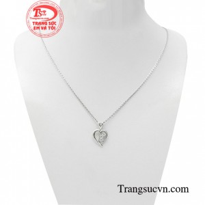 Bộ dây trái tim may mắn là sự lựa chọn tuyệt vời dành cho những cô nàng yêu thích sự đơn giản sang trọng