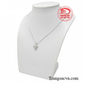 Bộ dây trái tim may mắn là tuyệt chiêu nho nhỏ giúp chị em phụ nữ dễ dàng phối đồ một cách tinh tế hơn