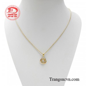 Bộ mặt dây vàng tây thời thượng là mảnh ghép quan trọng cho phong cách của bạn.