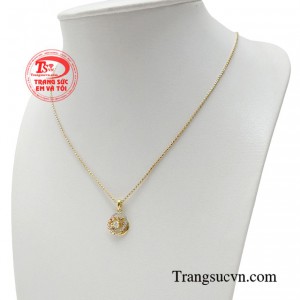 Bộ sản phẩm phù hợp cho những cô nàng yêu thích phong cách sang trọng và quý phái.