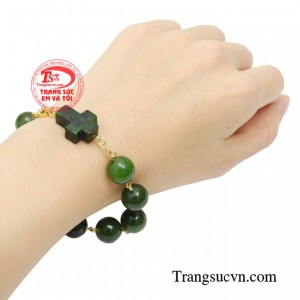 Bởi vậy mà khi mang theo bên mình Người sẽ luôn dõi theo và bảo vệ bạn trong cuộc sống.