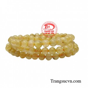 Chuỗi thạch anh tóc vàng cao cấp mang thạch anh tóc vàng sẽ giúp hộ thân giúp bạn gặp nhiều may mắn, tài lộc, giúp cân bằng năng lượng tốt cho sức khỏe