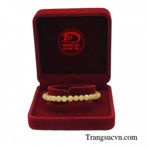 Phù hợp với mọi lứa tuổi, hợp thời trang và trang phục