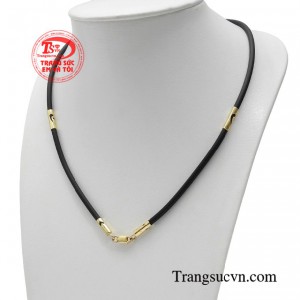 Chất lượng của dây cao su bọc vàng không chỉ thể hiện qua kiểu dáng mà còn qua chất liệu.