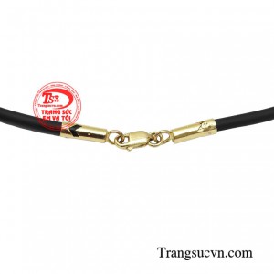 Sản phẩm mang đến một sự cá tính, mạnh mẽ và quyết liệt cho người đeo.