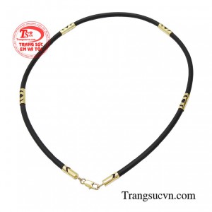 Vì thế dây cao su bọc vàng cũng được các chàng ưu ái lựa chọn hơn cả. 