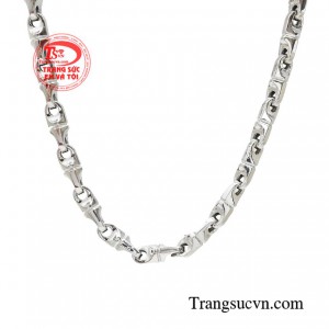 Với thiết kế đơn giản đủ toát lên thần thái cùng gu thời trang đẳng cấp của người diện chúng.