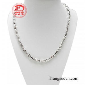 Dây chuyền nam phong độ lịch lãm chế tác tinh xảo dành riêng cho phái mạnh.