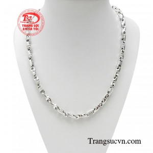 Dây chuyền nam thời trang mạnh mẽ là món trang sức yêu thích của cánh mày râu. 