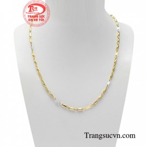 Dây chuyền nam thời trang phóng khoáng là xu hướng được các cánh mày râu vô cùng ưa chuộng