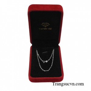 Sẽ thật tuyệt vời khi phối cùng những bộ váy thướt tha tôn vinh nét nữ tính, dịu dàng cho các nàng để diện dạo phố