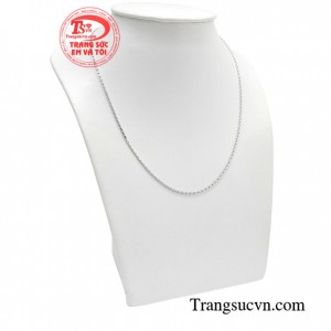 Dây chuyền là món trang sức giúp bạn che đi được những điểm chưa đẹp, tăng thêm sự tự tin