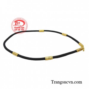 Chiếc dây chuyền sẽ giúp bạn trông nổi bật và tự tin hơn