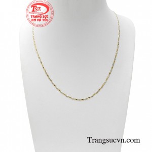 Dây nữ sang trọng với thiết kế tinh xảo, đường nét phay sáng giúp các cô gái thêm phần thu hút hơn trước đám đông