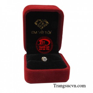 Hoa tai cá tính sang trọng có thể đeo lỗ thứ hai hoặc đeo 1 bên trông sẽ rất cá tính