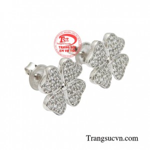 Sản phẩm được đính đá cz lấp lánh cùng vàng 10k là món quà ý nghãi dành tặng bạn gái trong các dịp đặc biệt