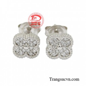 Hoa tai vàng trắng may mắn là món quà tặng được phái đẹp đặc biệt mong chờ trong các ngày lễ