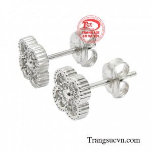 Với thiết kế tinh xảo tôn lên nét đẹp duyên dáng cho nữ giới mà còn phù hợp với nhiều kiểu trang phục khác nhau