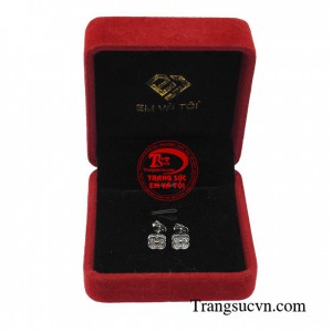 Hoa tai vàng trắng may mắn