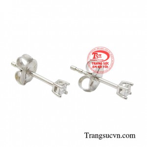 Đôi hoa tai là điểm nhấn giúp gương mặt của các chị em bừng sáng đầy sức sống