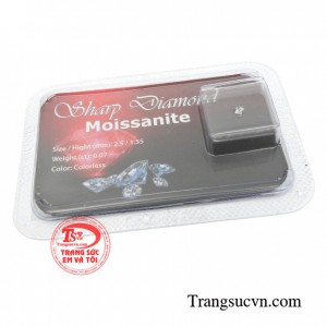 Đá moissanite được ví gần giống với kim cương bởi màu sắc và độ lấp lánh