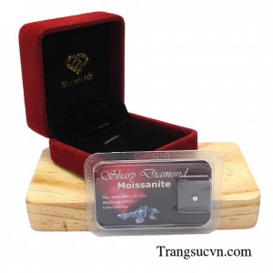 Đá moissanite được ví gần giống với kim cương bởi màu sắc và độ lấp lánh