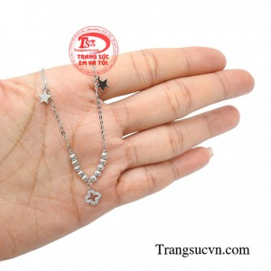 Lắc chân 4 lá yêu kiều