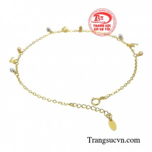 Lắc chân cá heo mang đến vẻ đẹp tinh khôi, duyên dáng cho bạn nữ