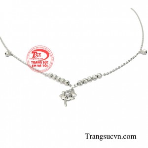 Lắc chân cỏ 4 lá may mắn được thiết kế với phong cách Hàn Quốc