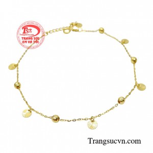 Lắc chân thanh tú như là món quà thể hiện sự trân trọng, nâng niu người con gái của mình