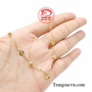 Lắc chân thanh tú như là món quà thể hiện sự trân trọng, nâng niu người con gái của mình