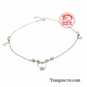 Lắc chân trái tim yêu kiều với thiết kế dễ thương giúp các bạn gái càng thêm dịu dàng và nữ tính