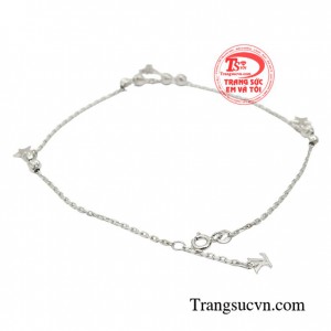 Mặt nữ vàng trắng trái tim món quà chứa đựng yêu thương dành cho nữ giới