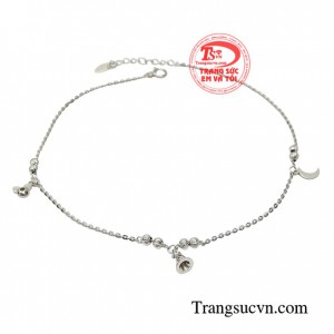 Lắc chân vàng trắng kiêu sa có kiểu dáng thanh mảnh, nhẹ nhàng và hợp mốt với những xu thế thời trang hiện nay