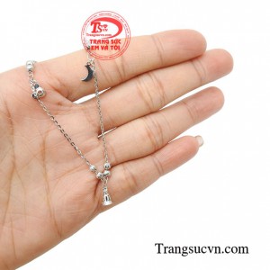 Lắc chân vàng trắng kiêu sa