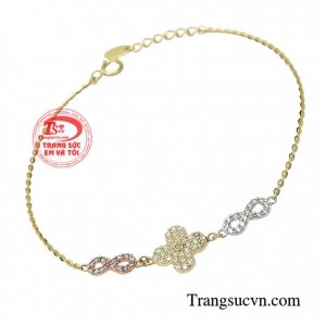 Một chút chấm phá nhỏ giúp đôi bàn tay thanh thoát thu hút đến khó cưỡng