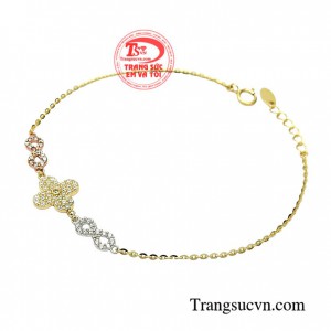 Mỗi chị em nên có cho mình một chiếc lắc tay xinh xắn để giúp mình luôn tươi trẻ, tự tin và hạnh phúc