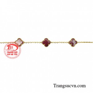 Lắc tay 4 lá thịnh vượng là món quà ý nghĩa dành tặng bà và mẹ trong các dịp đặc biệt