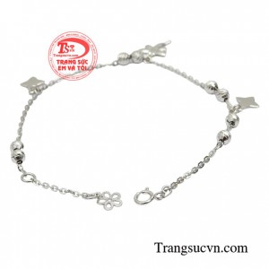 Lắc tay chuồn chuồn xinh xắn có lẽ là gợi ý hay để làm quà tặng cho bạn gái trong những dịp đặc biệt