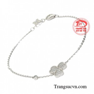 Chiếc lắc tay được thiết kế hợp thời trang với những đường nét tinh tế là món quà lý tưởng để bạn dành tặng cho những người bạn gái hay em gái của bạn