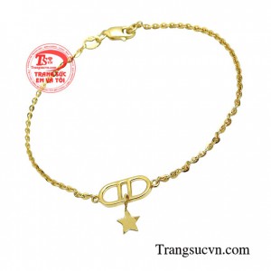 Từng chi tiết của sản phẩm đã được nhà chế tác sắp xếp một các có chủ ý để giúp người đeo trông thu hút và nổi bật hơn