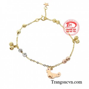 Lắc tay vàng đẳng cấp là phụ kiện để các nàng tạo điểm nhấn cho trang phục và tỏa sáng hơn khi xuất hiện đến bất nơi nào