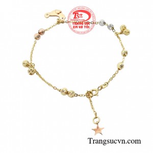 Lắc tay vàng đẳng cấp là phụ kiện để các nàng tạo điểm nhấn cho trang phục và tỏa sáng hơn khi xuất hiện đến bất nơi nào