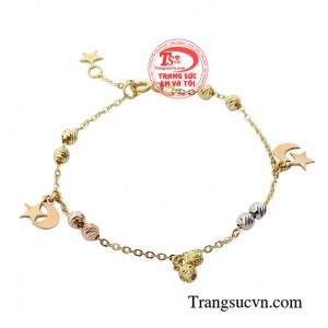 Lắc tay vàng thời trang được nhập khẩu từ Italy với chất liệu vàng cao cấp, kiểu dáng thời trang là sự lựa chọn hoàn hảo dành cho các bạn nữ